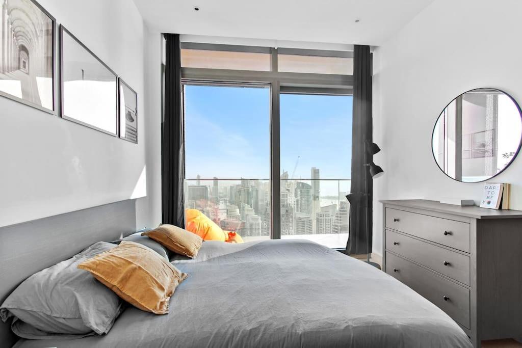 Marina Gate - Stunning 56 Floor Full Sea Views